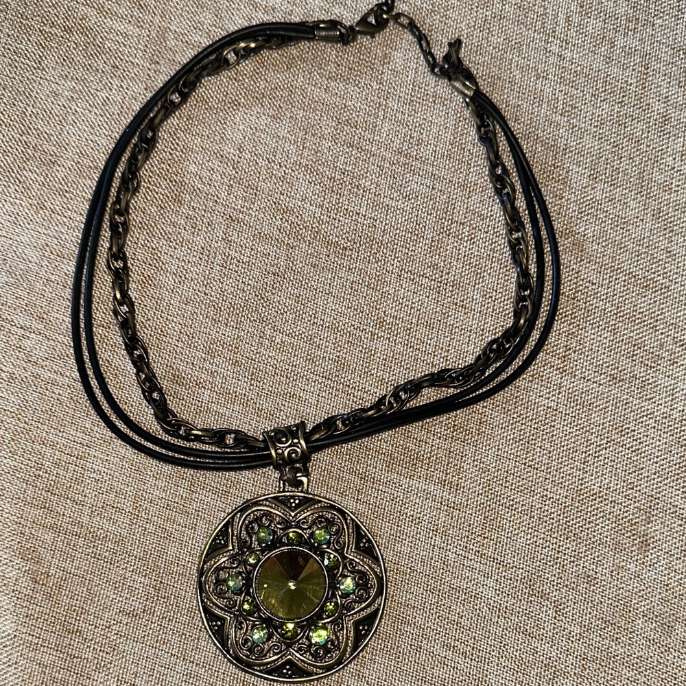 Elegant Black, green and gold tone Pendant Necklace